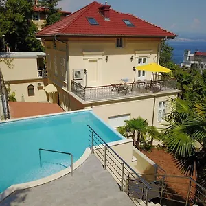  Apartment Atta